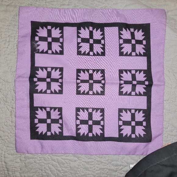 Ashton Drake Amish Blessings Rebeccah doll, includes 'quilt' - Picture 12 of 12